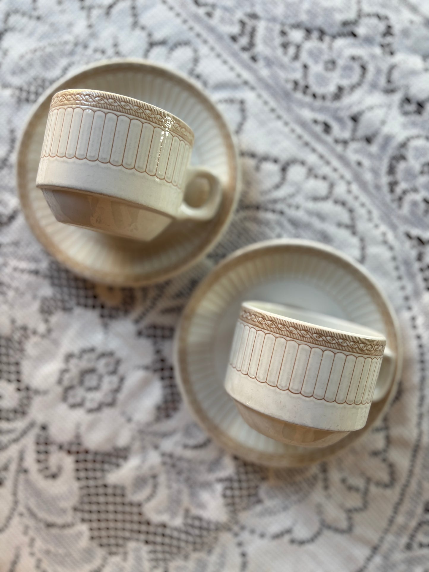 Vintage | Cups & Saucers