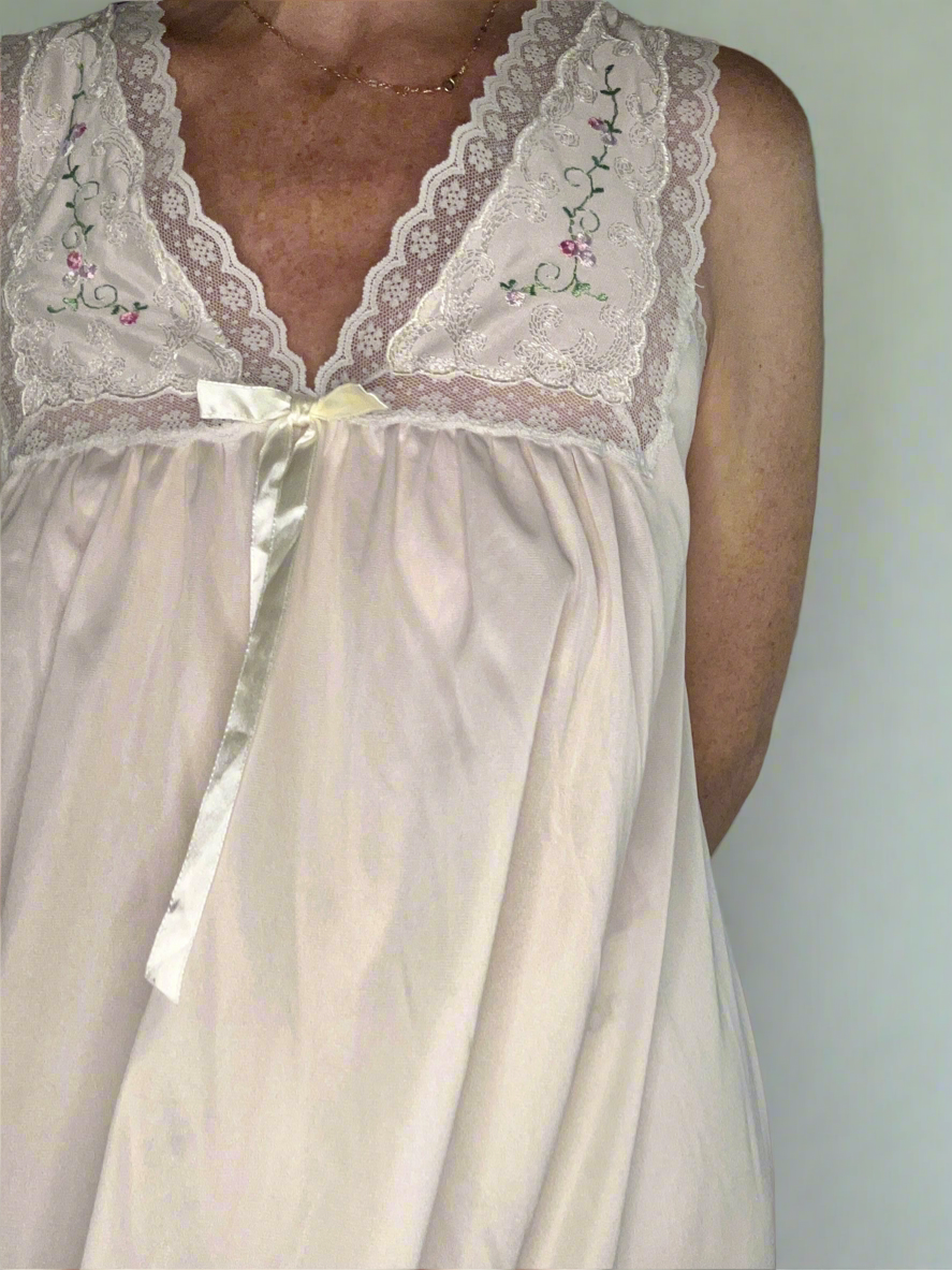 Vintage | Embroidered Nightgown