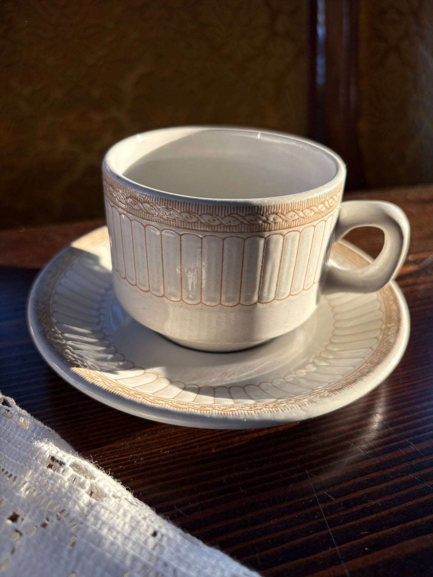 Vintage | Cups & Saucers