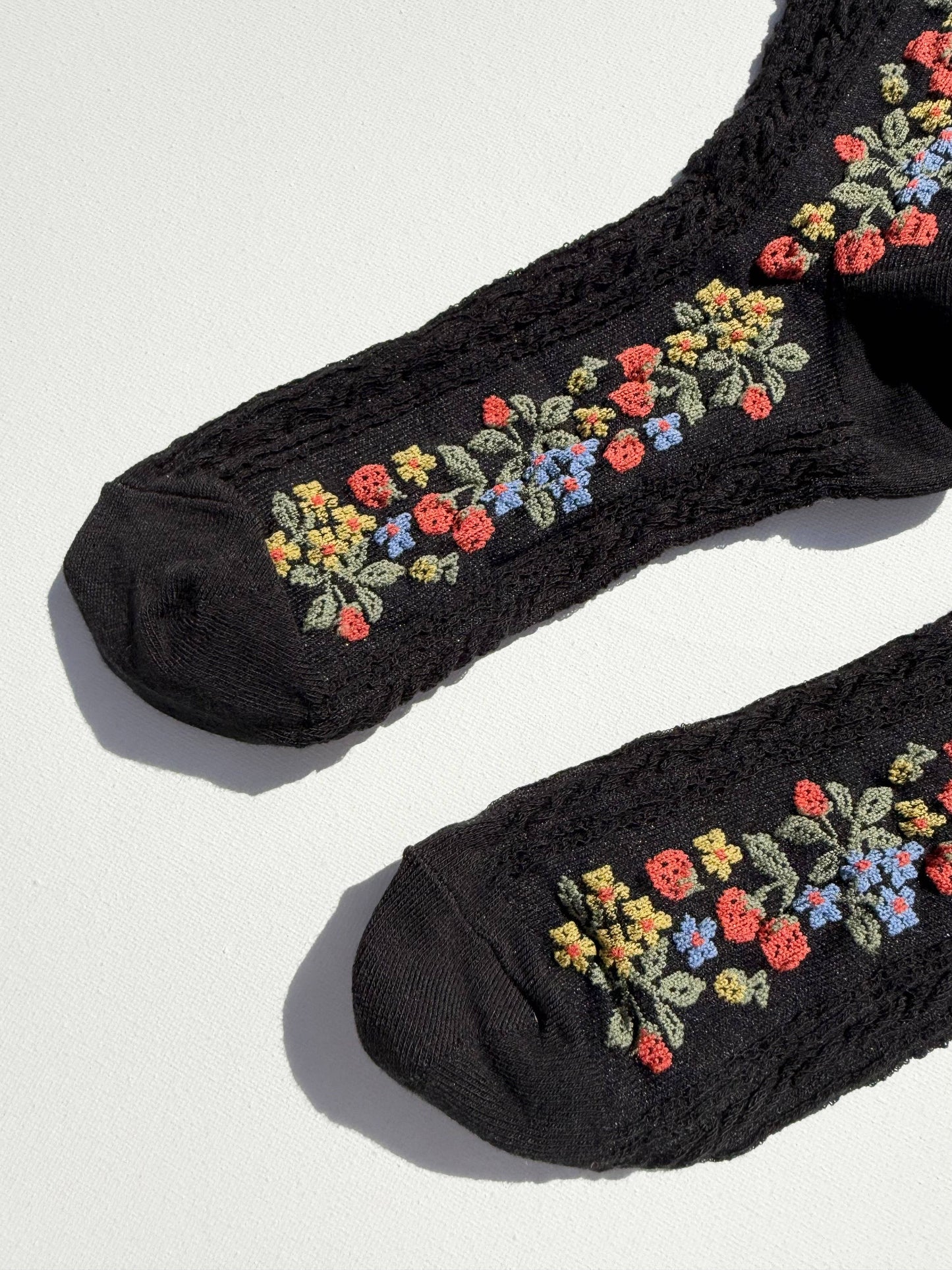WILD STRAWBERRY SOCKS: Cream