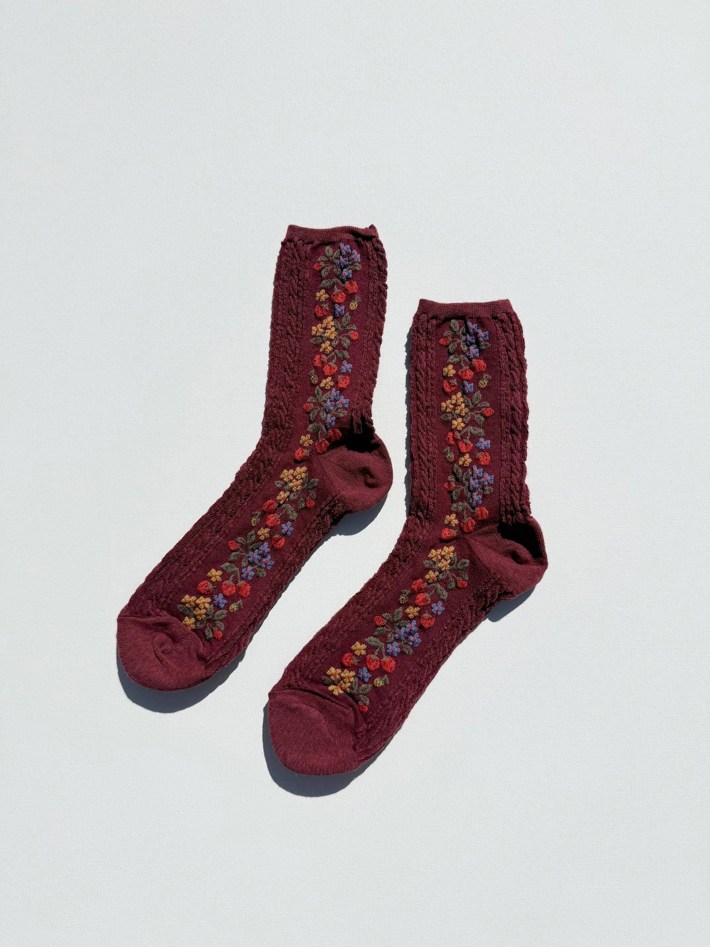 WILD STRAWBERRY SOCKS: Cream