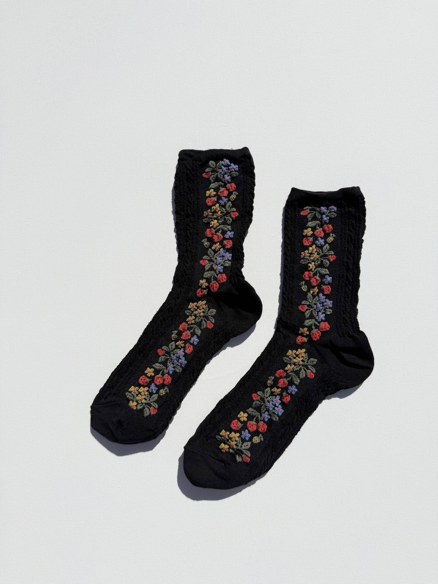 WILD STRAWBERRY SOCKS: Cream