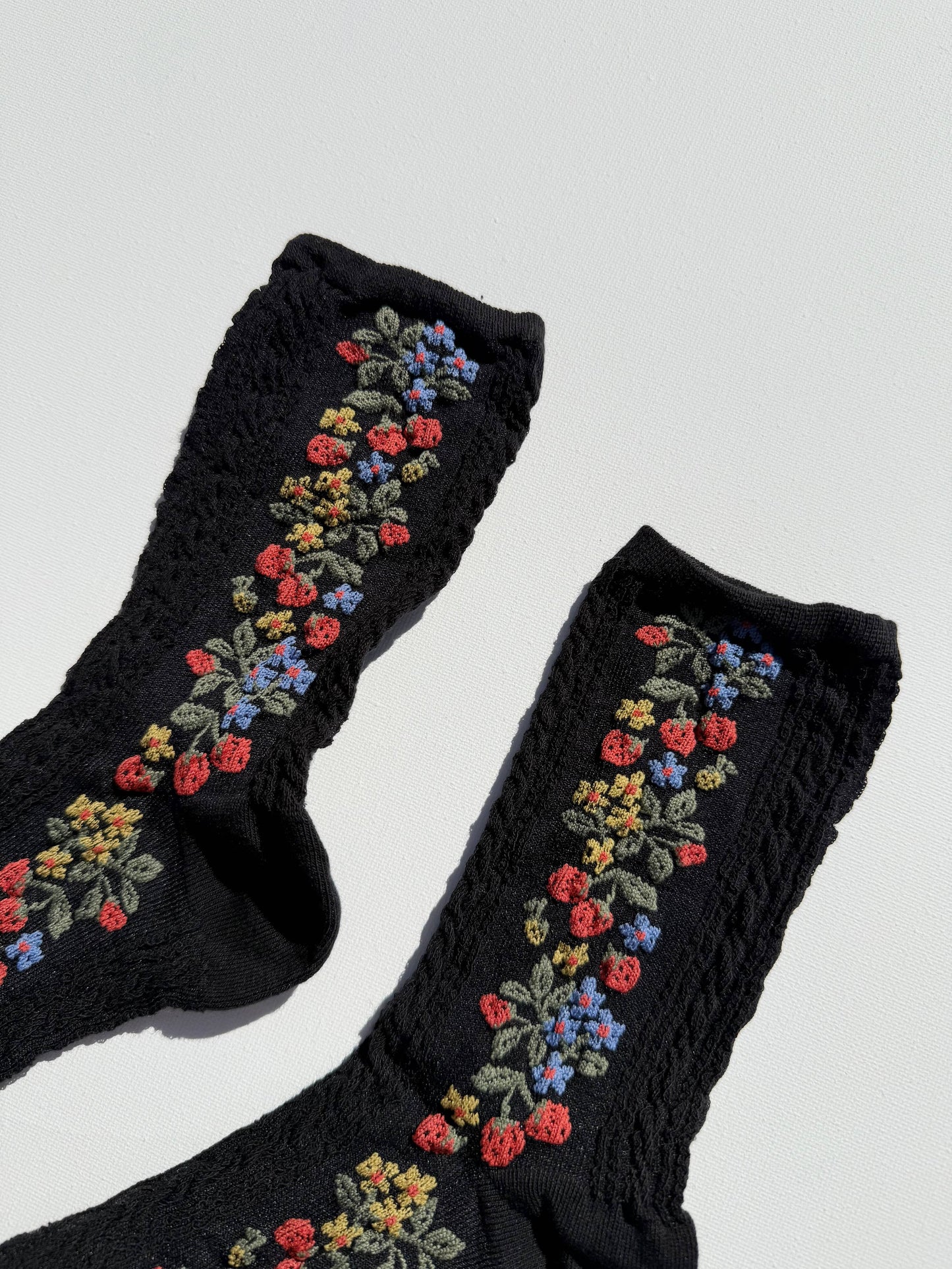 WILD STRAWBERRY SOCKS: Cream