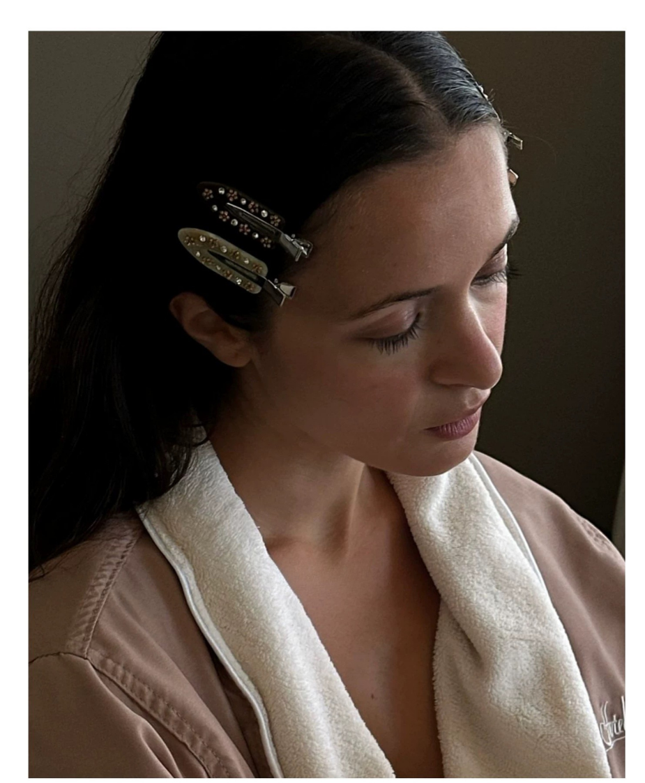 Vintage Floral Resin Hair Clips – Set of 2: Cream