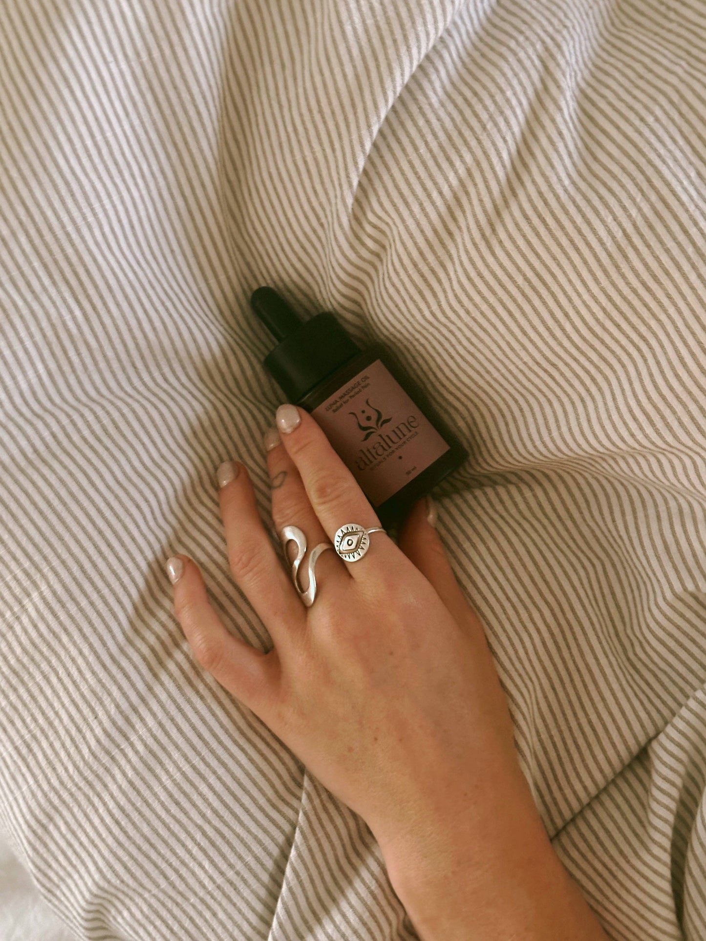 Massage Oil | Luna for Period Cramps