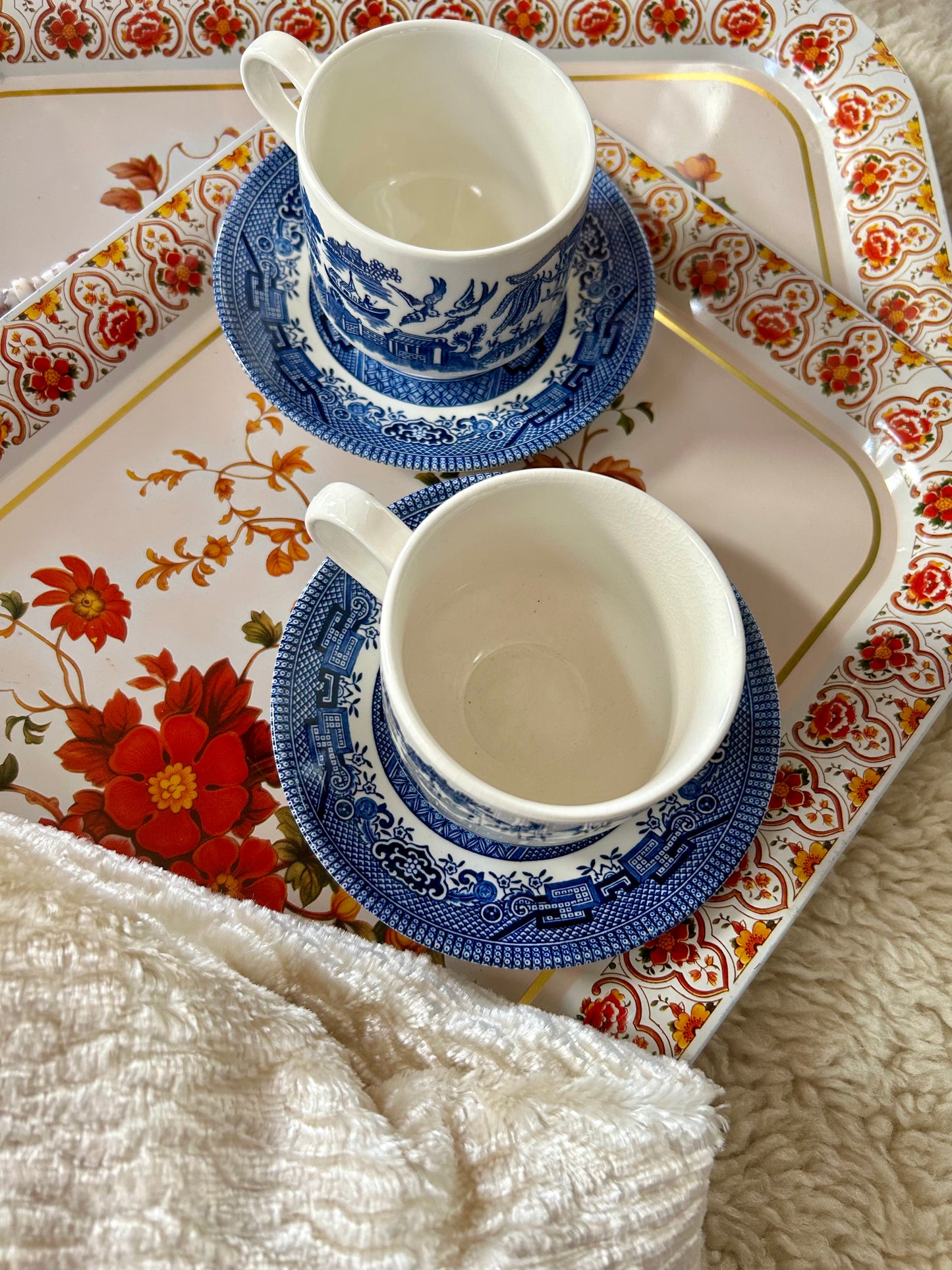 Vintage  |  Tea Cups & Saucer