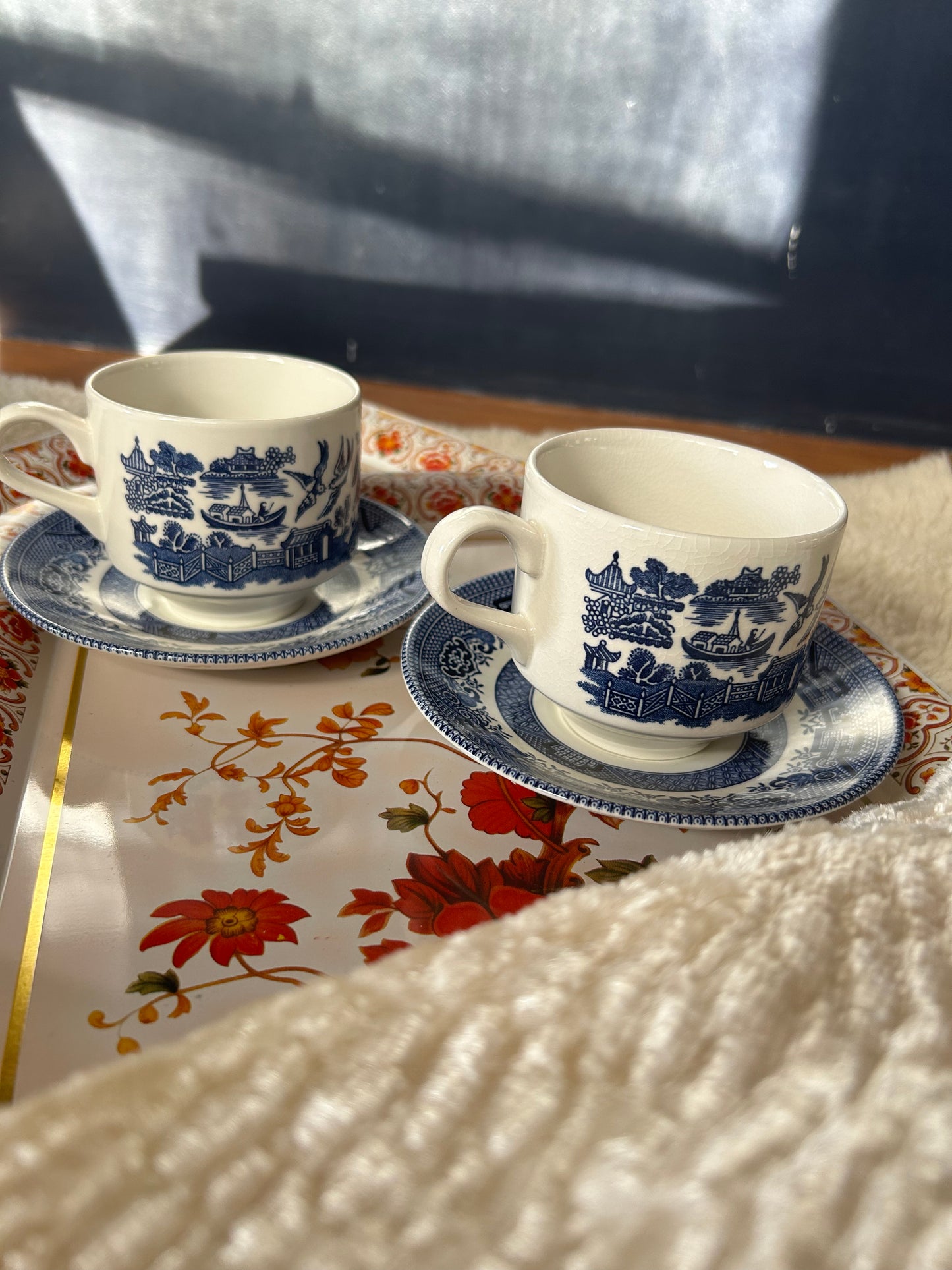 Vintage  |  Tea Cups & Saucer